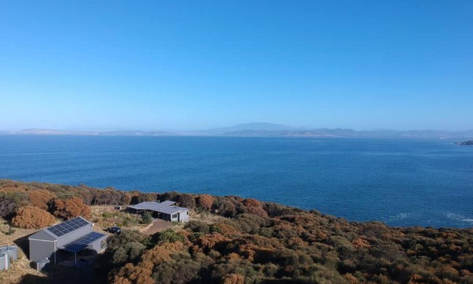 Primrose Sands Villa | Eco Waterfront Seclusion - Carlton Bluff House