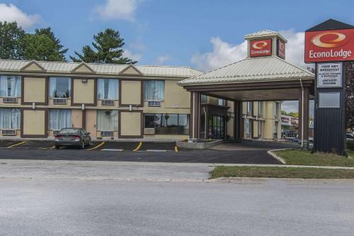 Orillia Cabin | Econo Lodge