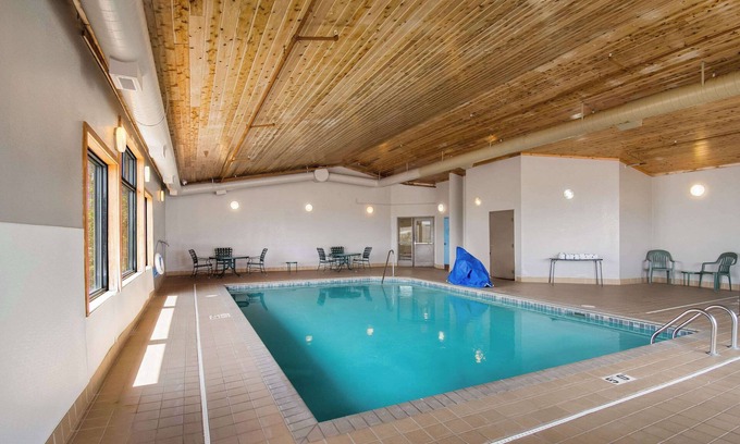 Hermantown Hotel | Econo Lodge Duluth near Miller Hill Mall