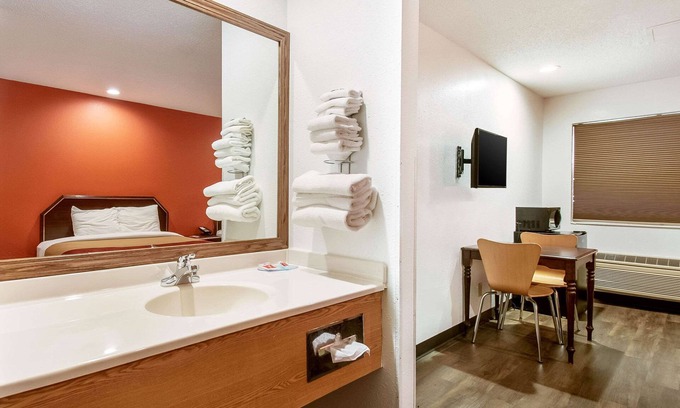 Franklin Hotel | Econo Lodge Franklin