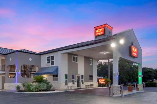 Southside Hotel | Econo Lodge Inn & Suites Near Lackland AFB