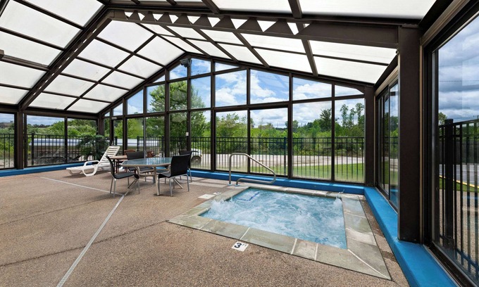 Pittsburg Hotel | Econo Lodge London North