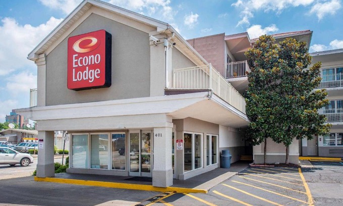 Downtown Louisville Cabin | Econo Lodge Louisville Downtown