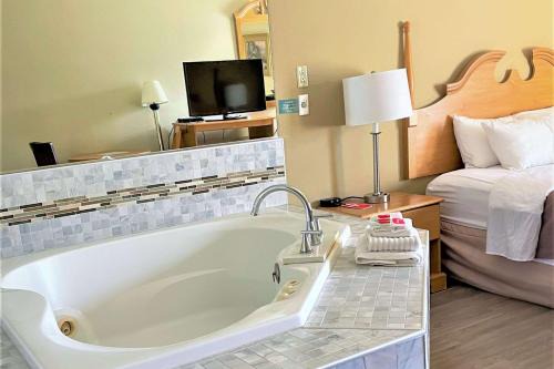 Newport Cabin | Econo Lodge Newport West