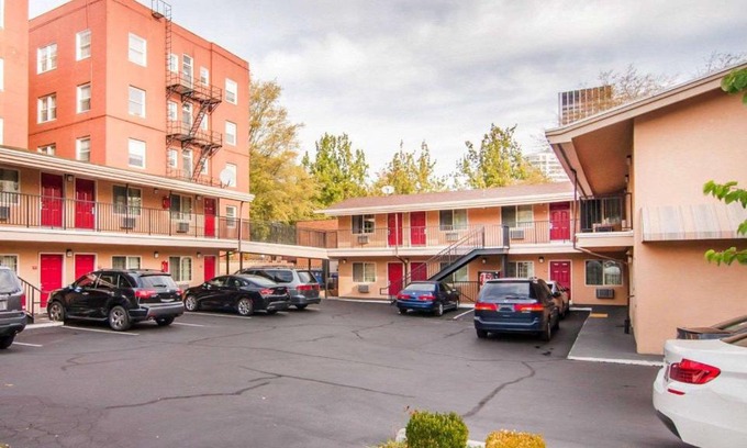 Downtown Portland Cabin | Econo Lodge Portland Downtown