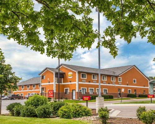 Southwest Area Cabin | Econo Lodge