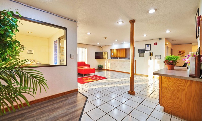 Maquoketa Hotel | Econo Lodge