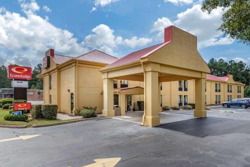 Russellville Cabin | Econo Lodge