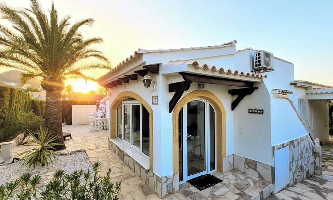 Pedreguer House | Economical solar house in La Sella with sea view, air conditioning, gas heating.