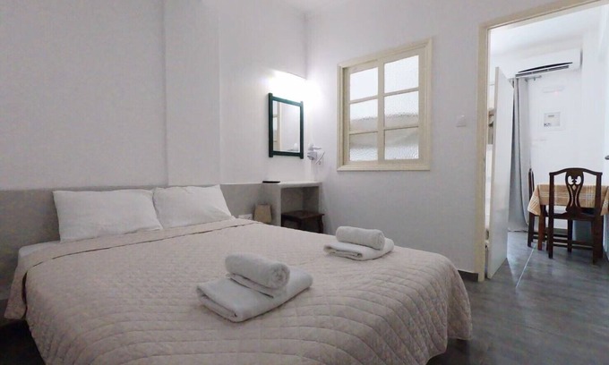Perissa Apartment | Economy 4 persons Studio 30 meters from Perissa Beach
