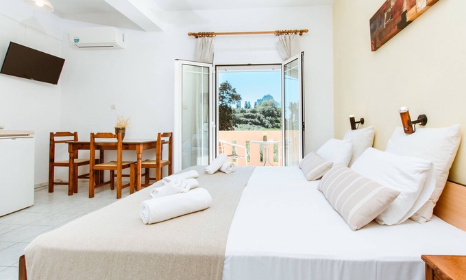 Kalyves Apartment | Economy apartment with swimming pool