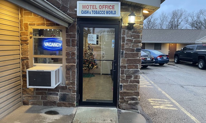 Edgewood Hotel | Economy Inn And Suites Ashtabula