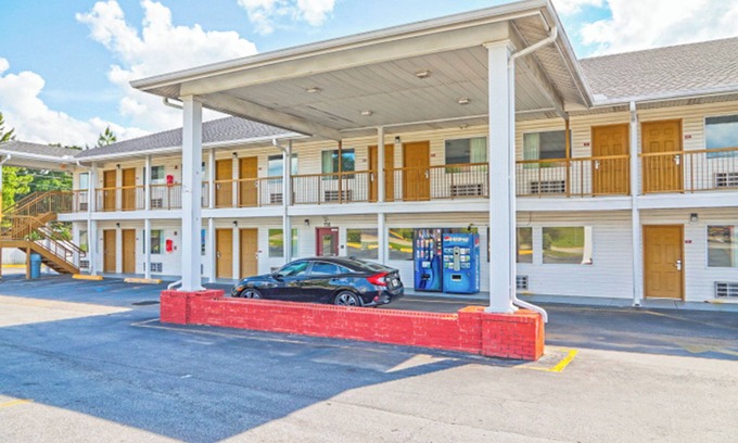 Ashburn Hotel | Economy Inn By OYO Ashburn