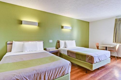 Moon Township Hotel | Economy Inn Pittsburgh Airport