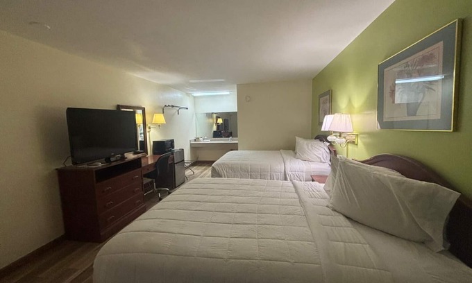 Harrisburg Hotel | Economy Inn & Suites