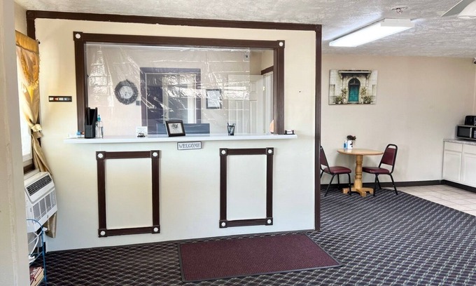 McCook Hotel | Economy Inn