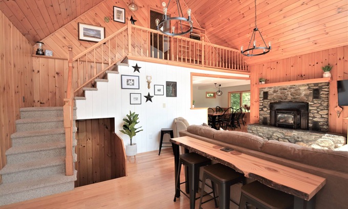 Montgomery Center Ski Chalet | Edelweiss! A Luxurious 5 Bed Ski Chalet 5 Mins to Jay Peak, Vermont
