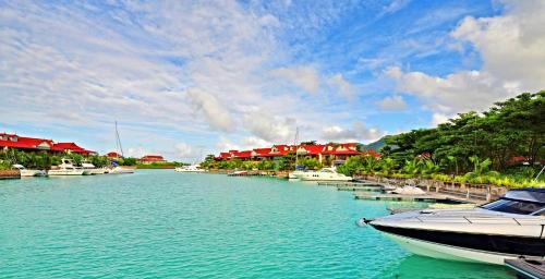 Eden Island Apartment | Eden Island, Beach front, Luxury, 3 Bed Ensuite, WiFi