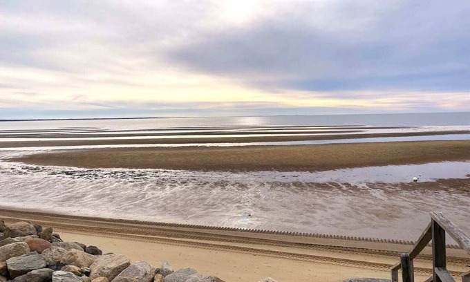 North Eastham Cottage | Edgewood on Campground Beach/Steps to the Sand