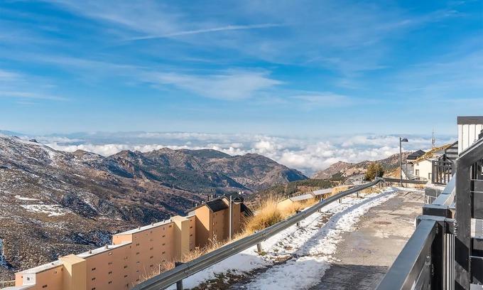 Pradollano Apartment | Edificio Los Alpes Apartment 'Frio Y Sol' with mountain views, private terrace, parking space, private parking space