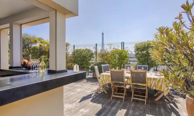 16th Arrondissement House | Eiffel Tower - Penthouse Trocadéro