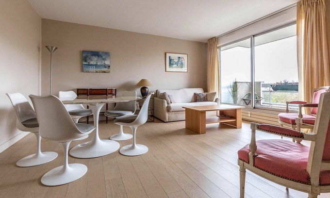Chaillot Apartment | Eiffel Tower Skyline, by Veeve