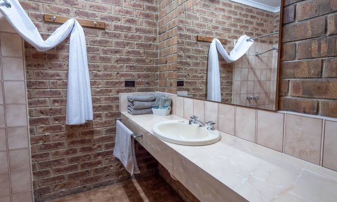 Eildon Hotel | Eildon Parkview Motor Inn. Room 6