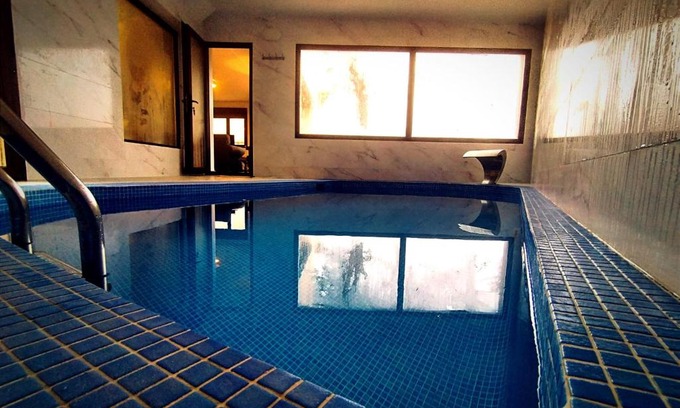 Hueva House | El Aprisco, con piscina climatizada en Hueva-Guadalajara