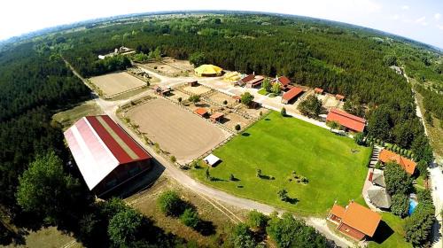 Izsak Resort | El Bronco Western Ranch