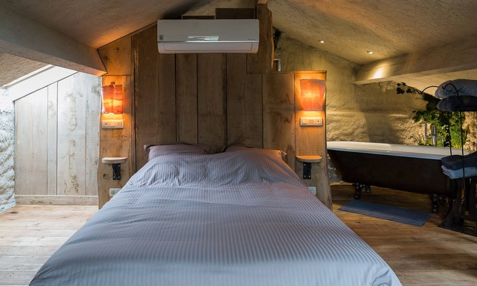 Erezee Cottage | El Clandestino - Boutique Cottage for Couples (Sauna + Jacuzzi)