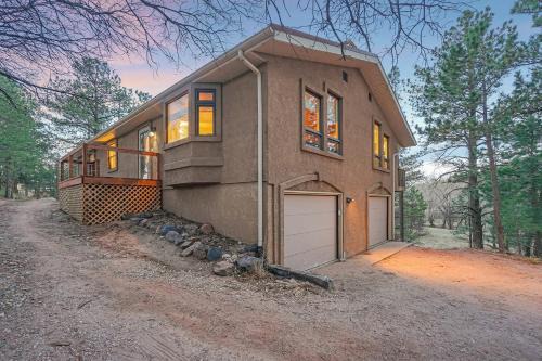 Briargate House | El Dorado- Cozy Retreat-Hot Tub-Upper Level