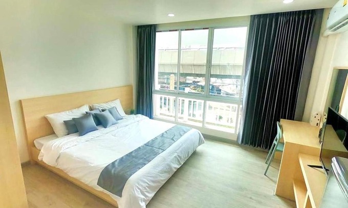 Bang Khun Phrom Hotel | El Huq