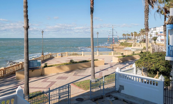 Chipiona House | EL PASEO DEL FARO - Charming seaside townhouse - Free Wifi