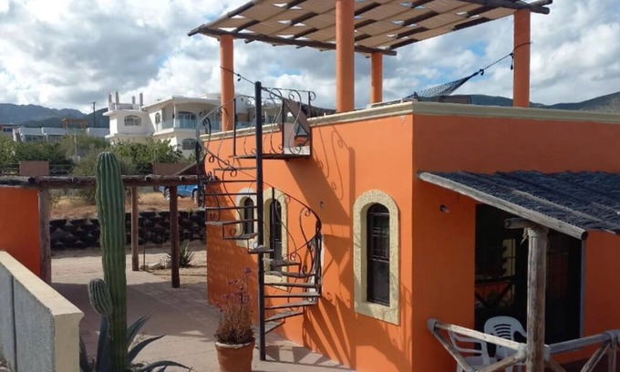 El Sargento House | El Sargento/La Ventana Private Home near the Beach. Strong Wi-Fi, Smart TV!