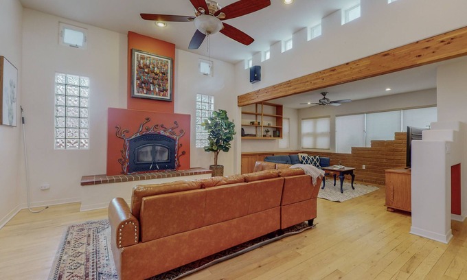 Victory Hills House | El Sol! Near UNM, Nob Hill, Airport and Hospitals!