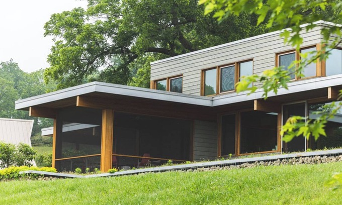 Spring Green House | Elderflower Retreat: a modern ranch overlooking the valley with view of Taliesin