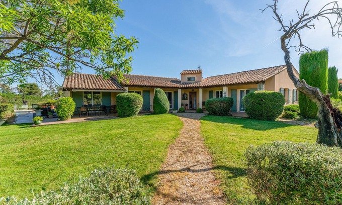 Eygalieres House | Elegance and serenity in the heart of the Alpilles: stay at Mas Lis Amélie in Eygalières