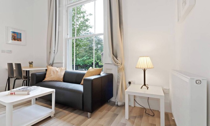 Coldharbour Apartment | Elegant 1-Bed apt w/Juliet Balcony in Brixton