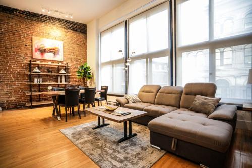 Old Montreal Apartment | Elegant 1-bedroom apartment in Old Port- 301
