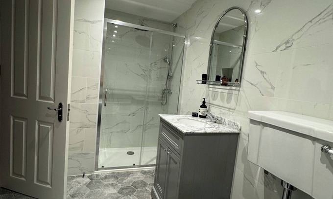 Sands End Apartment | Elegant 1BD Hidden Gem w/Private Patio — Fulham!