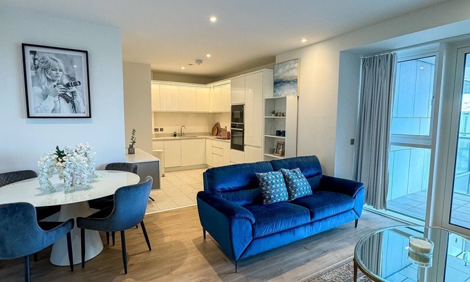 North Wall Apartment | Elegant 2 Bedroom Apartment in Grand Canal