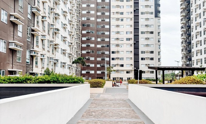 Mandurriao Condo | Elegant 2 Bedrooms With Pool View