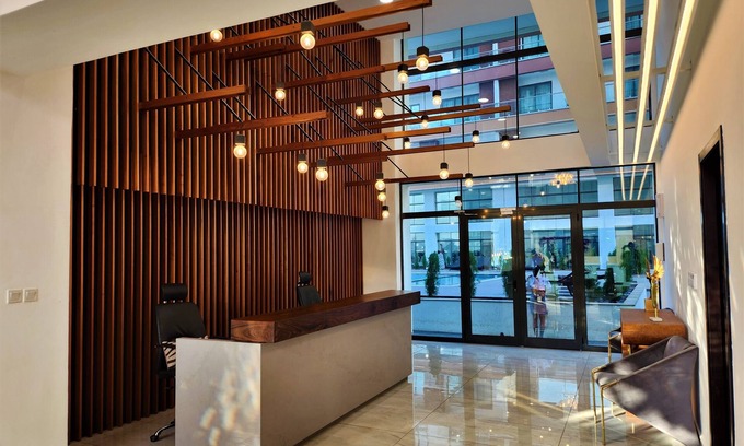 Accra Apartment | Elegant 2Bed Gem-5star Service-Pools-Gym