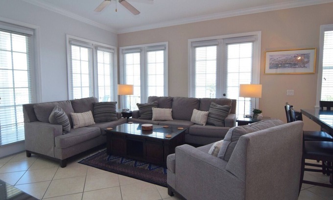 Reunion Condo | Elegant 3 bed/2 bath Top Floor Condo, Wraparound Balcony, Disney 7 miles!