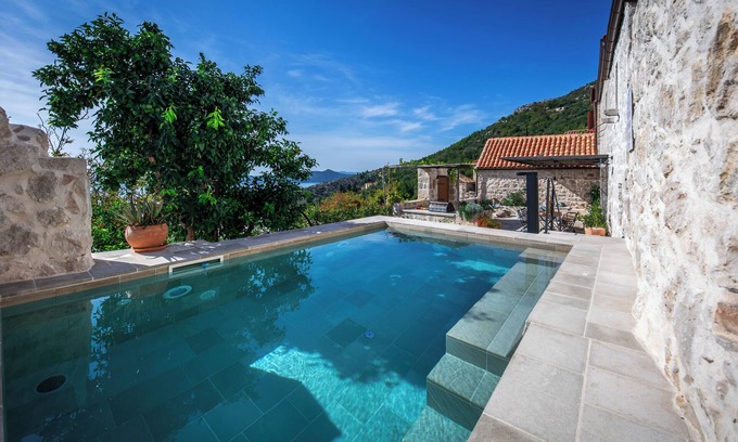 Brsecine Villa | Elegant 3-Bedroom Seaview Villa with Pool, Fast Optic WiFi & AC