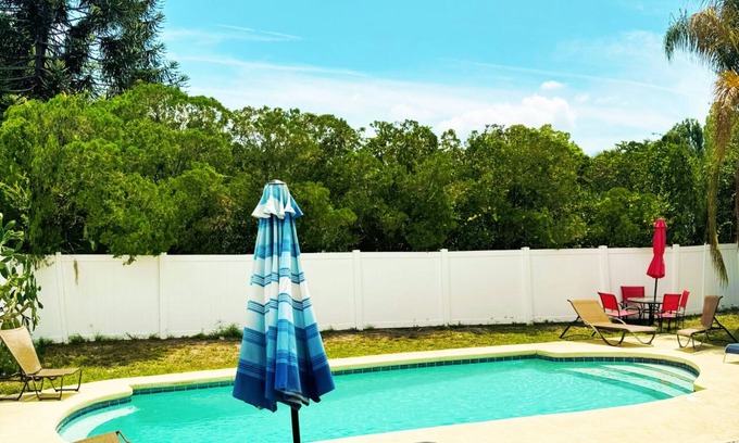 Mill Run House | Elegant 3 Bedrooms with private pool, close to Disney World,Downtown Kissimmee.