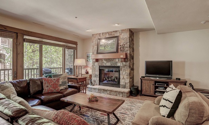 Edwards Condo | Elegant 3BR Condo, steps from the Chairlift!