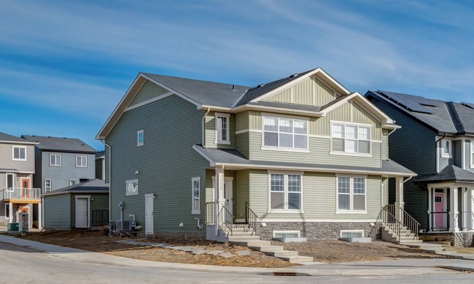 Calgary House | Elegant 4 Bdrm House - AC | Garage | Pet Friendly