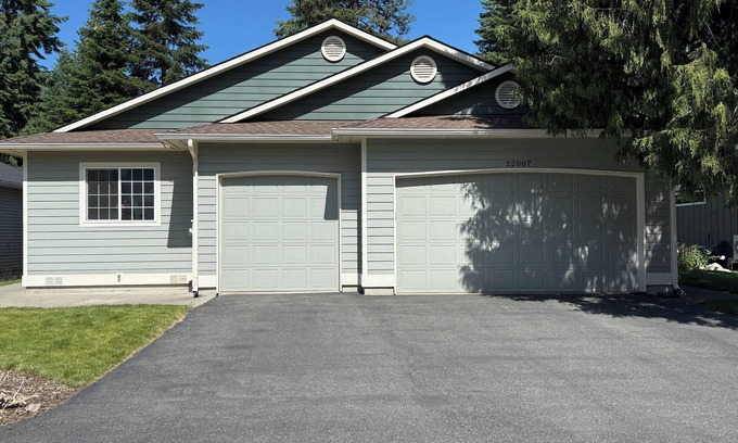 Rathdrum House | Elegant 4-bedroom Golf Course Retreat with Private Beach Access