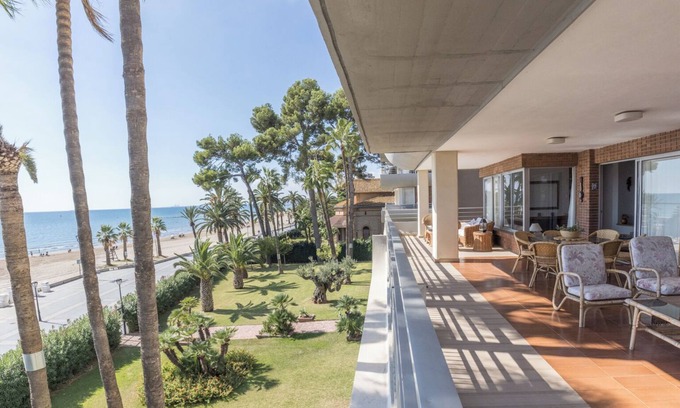 Benicassim Apartment | Elegant and classic apartment in the most exclusive residential area of Benicassim.